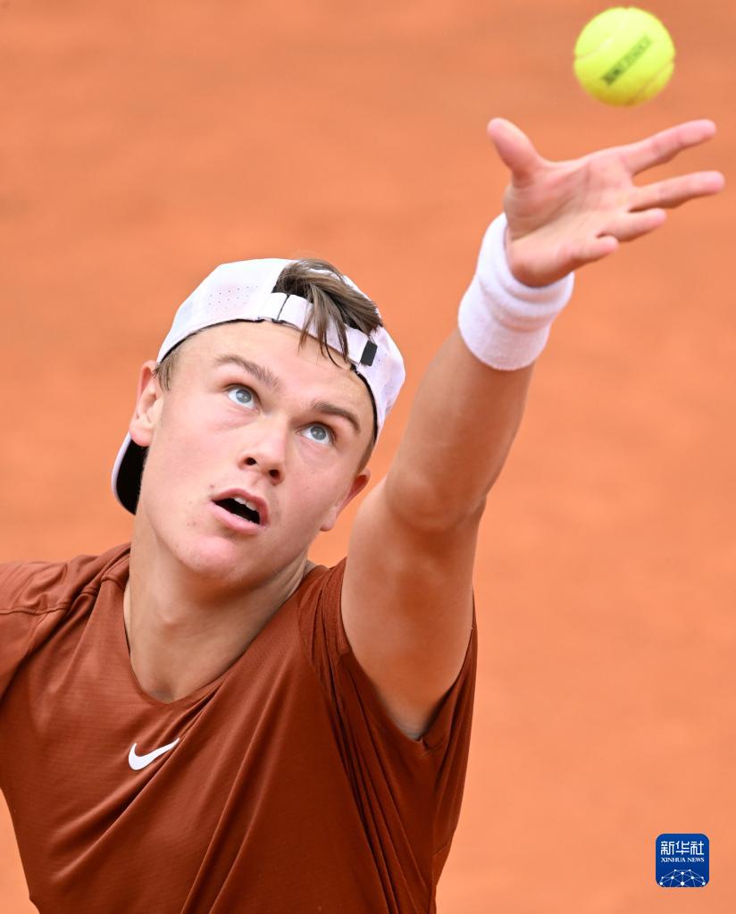 舞台上不断 舞台上不断